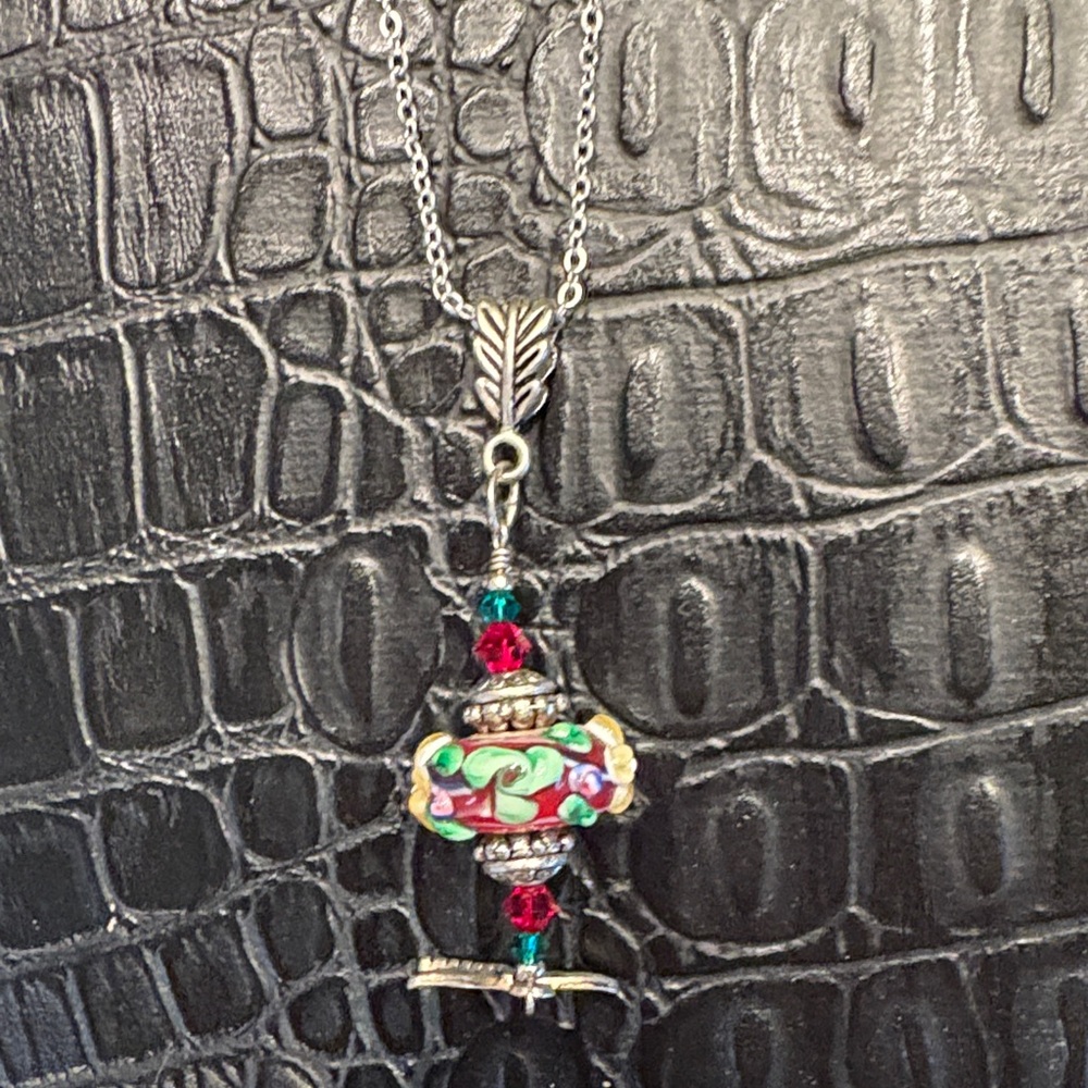 Elegant Silver Pendant Necklace